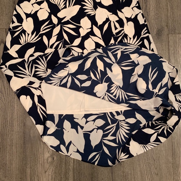 SOLD Banana Republic blue flower dress 2 - Picture 6 of 6